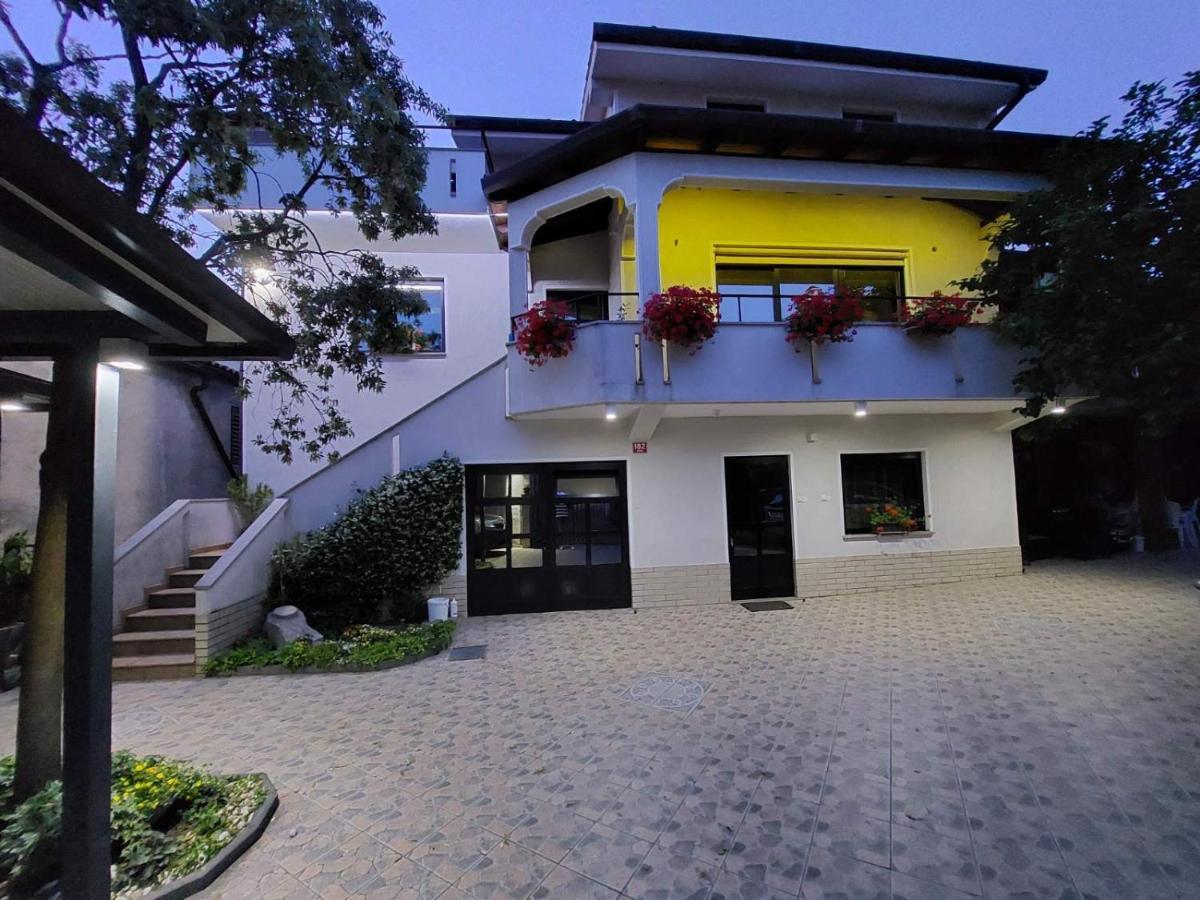 Apartma Mimi Dekani Exterior photo