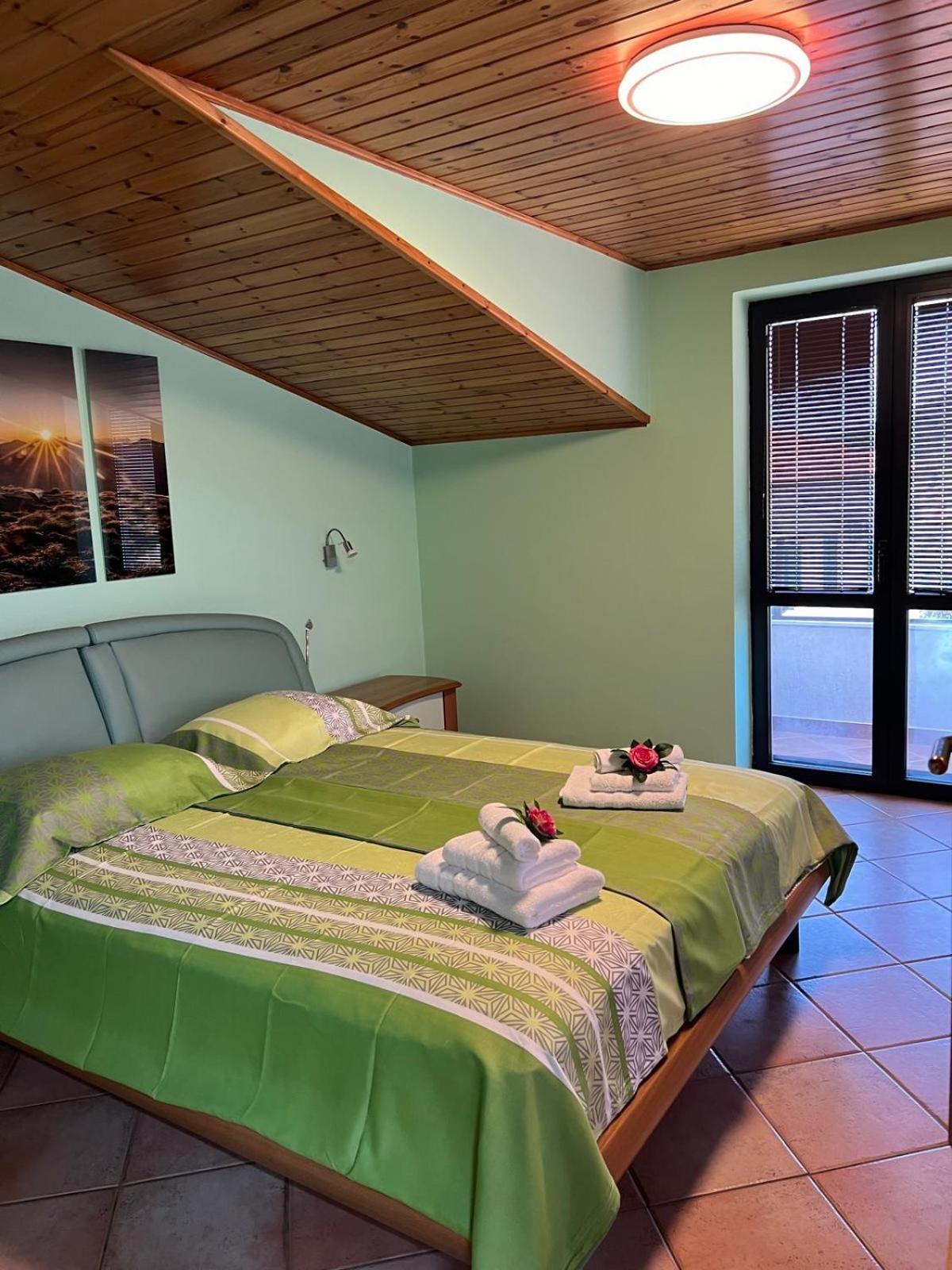 Apartma Mimi Dekani Exterior photo